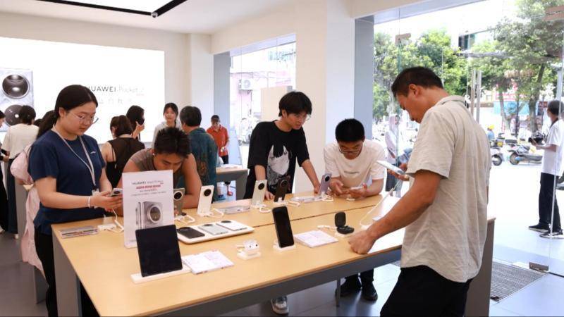 江西“后高考經(jīng)濟(jì)”升溫 電子產(chǎn)品銷售火熱，電腦成首選